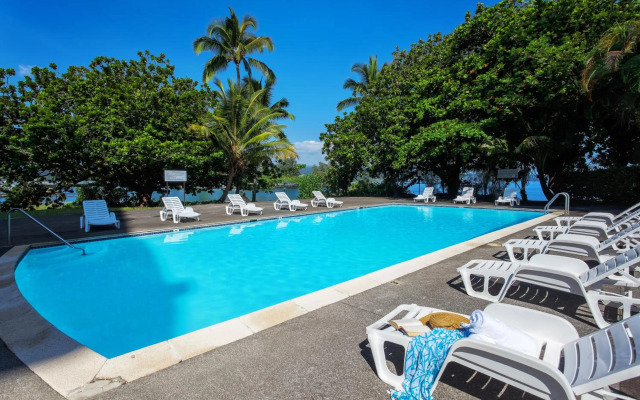 Hilo Hawaiian Hotel, Trademark Collection by Wyndham