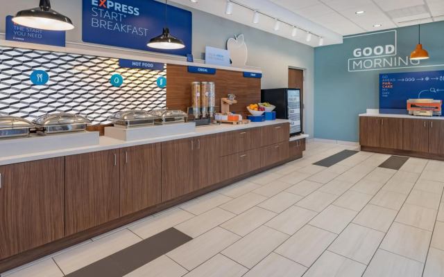 Holiday Inn Express & Suites Ruskin by IHG