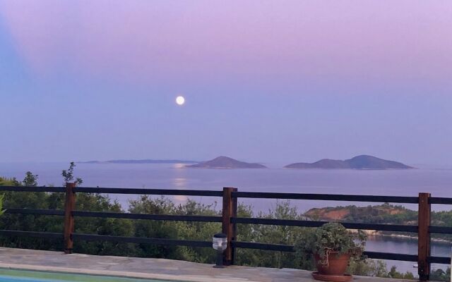 Alonissos 4-bedroom Large Villa With Private Pool