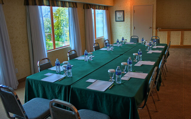 Holiday Inn Hotel & Suites Osoyoos by IHG