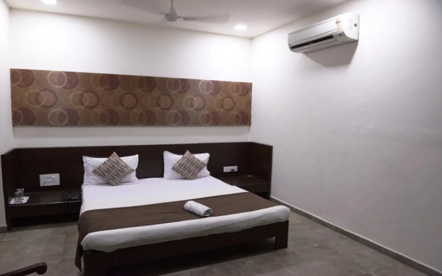 Hotel Palm View Residency
