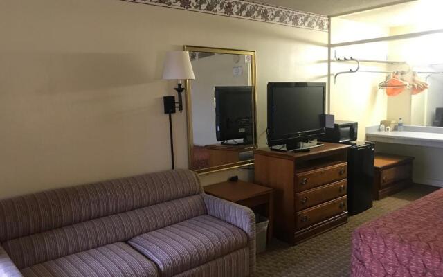 Tyler Inn  Suites