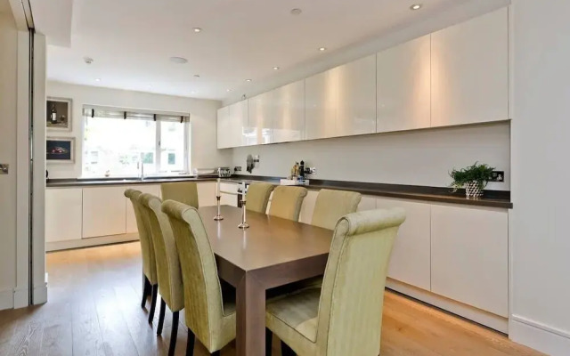 4 Bedroom House, Holland Park
