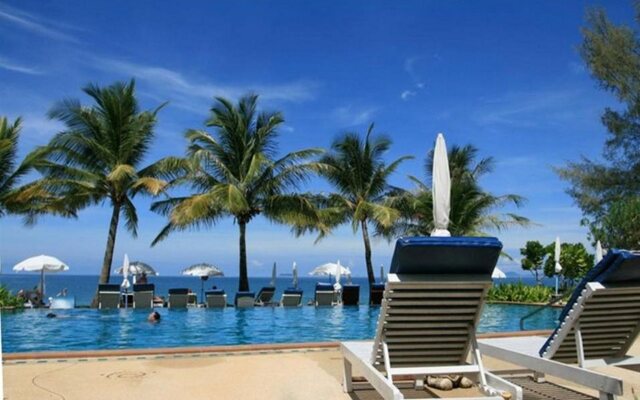 Lanta Casuarina Beach Resort