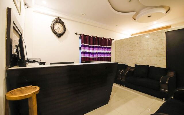 Oyo 18421 Uphill Courtyard