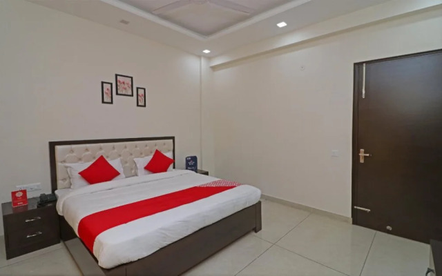 Happy Feet Guest By OYO Rooms