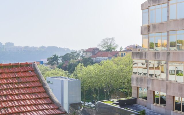 Mac003 · Macario Wood Apartment // Netflix