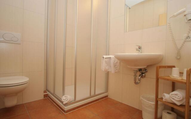 Charming Apartment in Uderns With Balcony