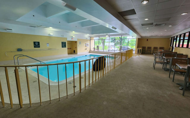 La Quinta Inn & Suites by Wyndham Stamford / New York City