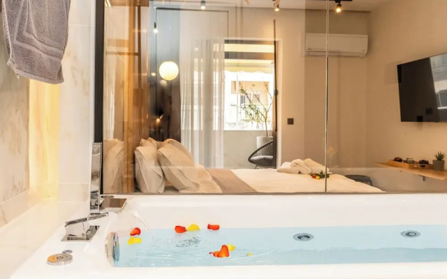 Luxury Suites with JACUZZI by Sea&theCity