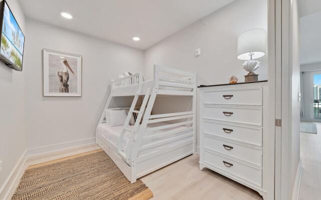 Charming 2bd/1.5ba Beachfront Condo w/ Pool View