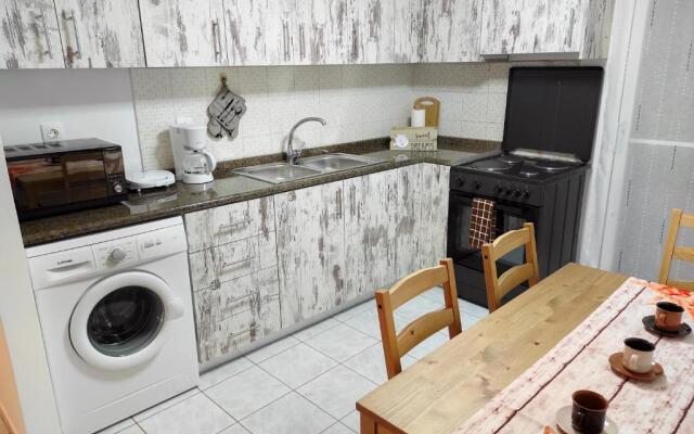 Emerald- 2 -Bedroom Apartment in Preveza