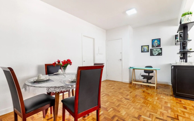 Amplo apartamento no centro, 2 quadras do metrô