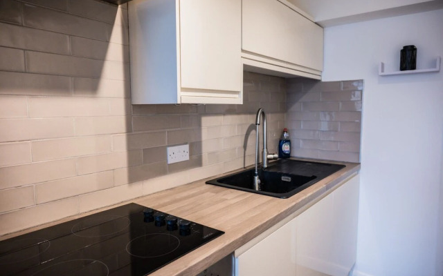 Dealhouse Apartments 11