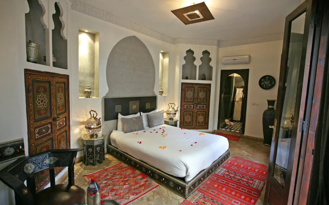 Riad La Porte Rouge By La Siredrah