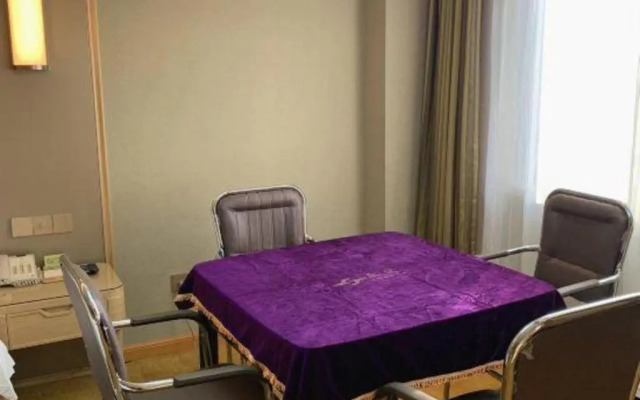 Vienna Hotel (Huainan Railway Station Wuyue Plaza)