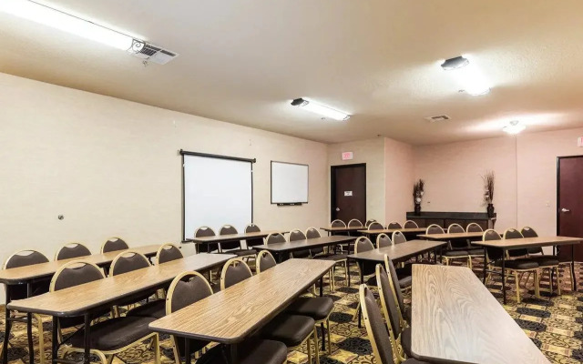 Quality Suites Huntsville Near University