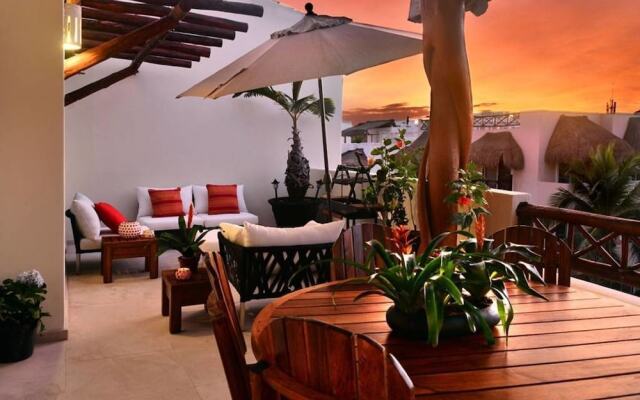 Condo Las Olas 306 by Playa Paradise