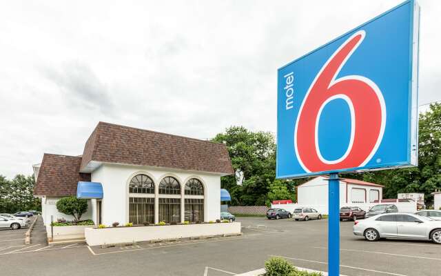 Motel 6 Warminster, PA