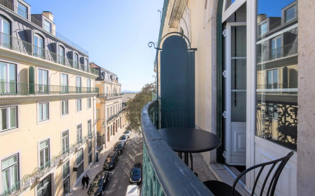 Nomad's Fine Arts in Chiado with Garage