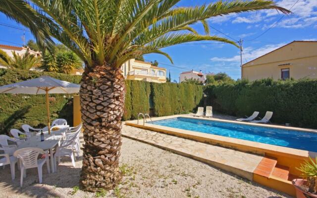 Villa - 5 Bedrooms with Pool and WiFi - 105012