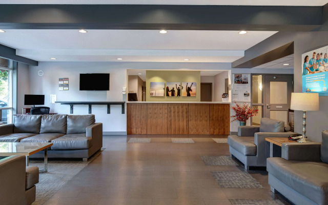 Days Inn by Wyndham Victoria Airport Sidney