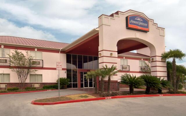 Howard Johnson Suites Central