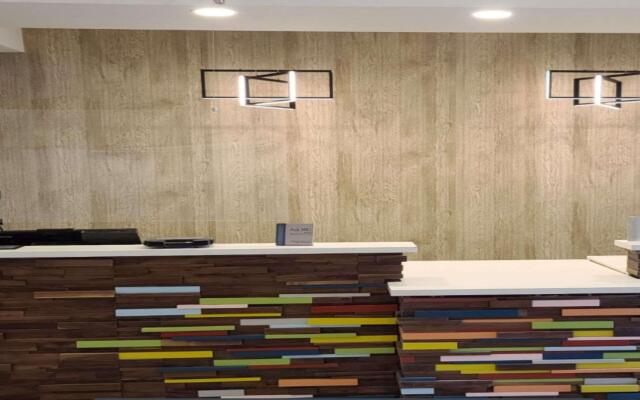 Holiday Inn Express Watertown