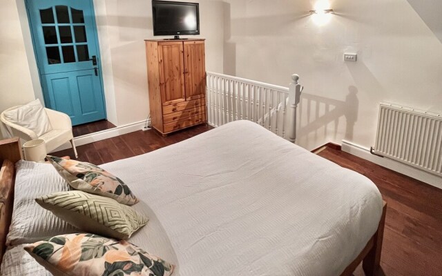 Stunning Riverside Tryweryn Terrace House