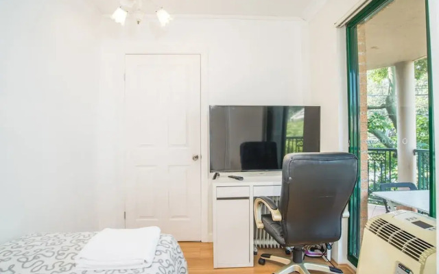 Spacious & Cozy Apartment In Heart Of Redfern