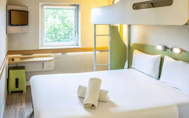 ibis budget Manchester Salford Quays - Image 7