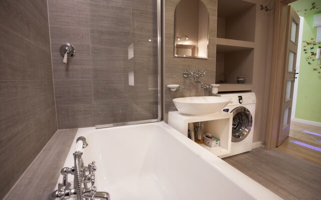 Warsaw Concierge Travellers Nest Wspolna