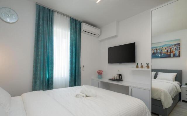 Luxury Studios & Rooms Seven