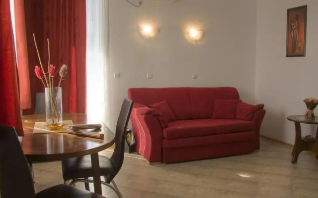 PMG Laguna Apartments