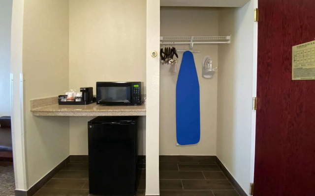 Comfort Inn East Windsor - Springfield