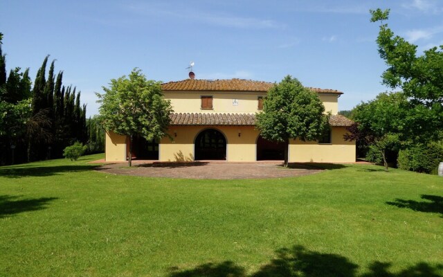 Beautiful Villa in Lari, with swimming pool