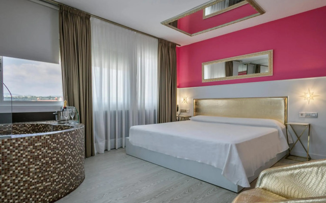 Hotel H