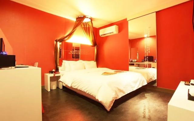 IMT 1 Hotel Wolgot