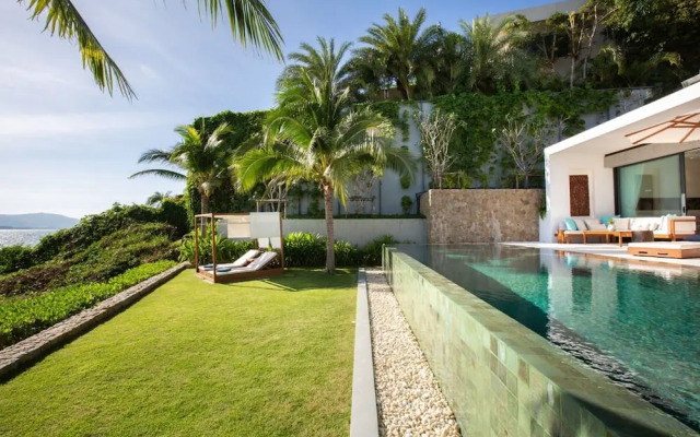 Solaris 3-bedroom Beachfront Villa in Koh Samui