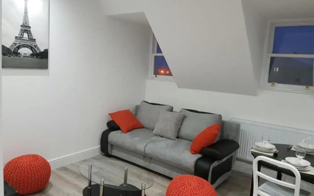 Remarkable 2-bed Apartment in Chelmsford