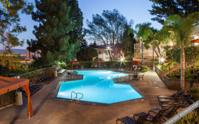 Toluca Hills Apartments By Avalon