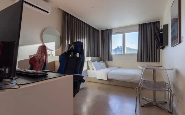 Aank Air Icheon Seolbong Lake