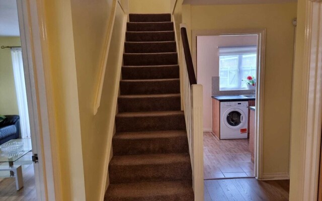 Impeccable 4-bed House in London