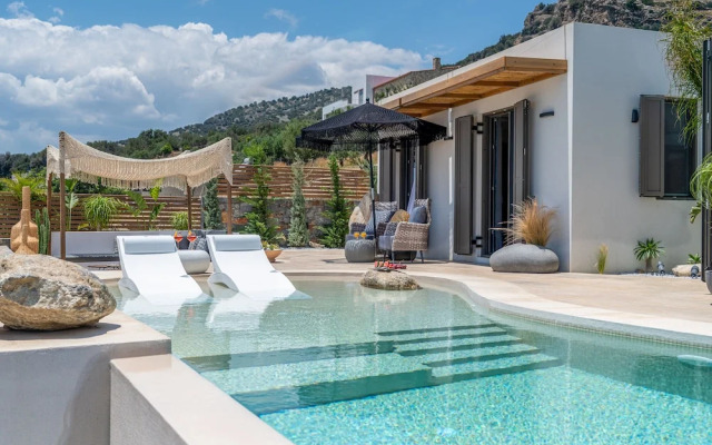 Mneme Suites & Villas