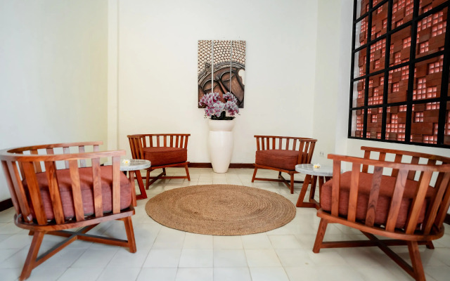 Fourteen Roses Boutique Hotel Legian