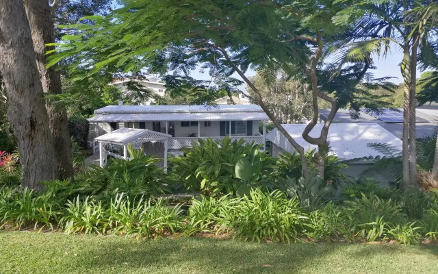 Sapphire Beach Pet Friendly Beach 5 minute walk