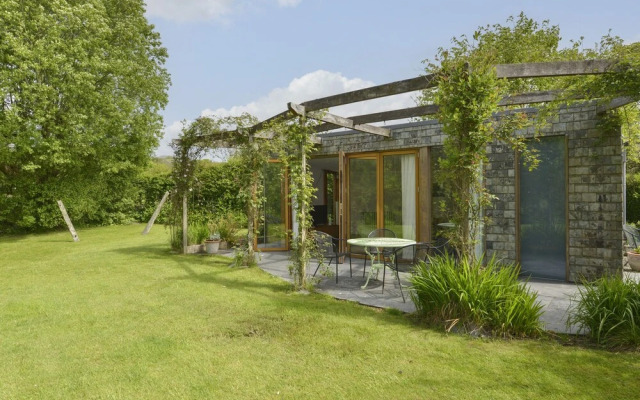 3 Newhall Green