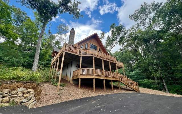Wintergreen Chesnut Hot-tub Arcade Fireplace