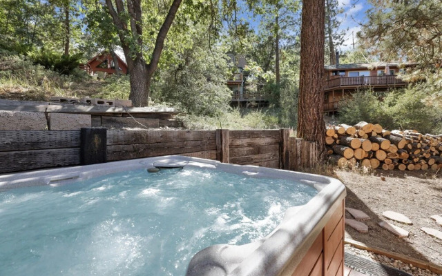 2166-alpine Adventure 5 Bedroom Home by RedAwning