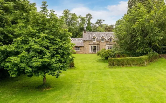 Cranstoun Riddel - Magnificent 6 Bedroom Property